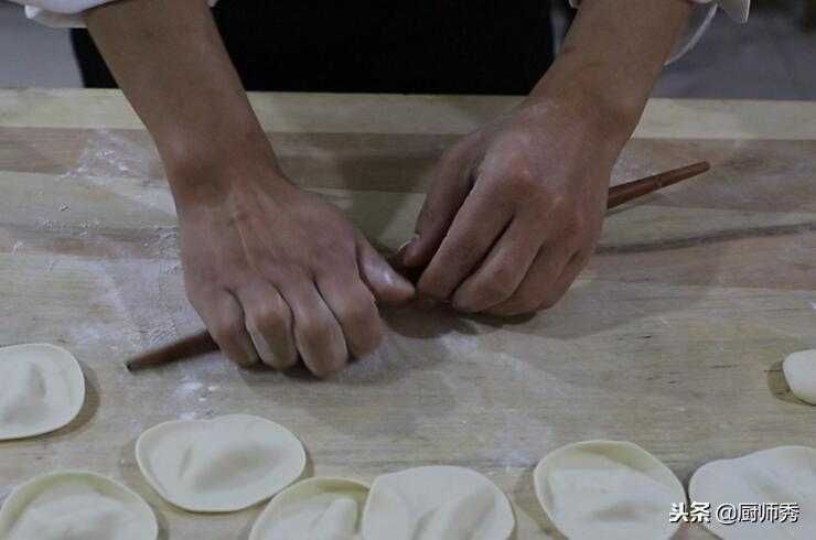 明天冬至吃饺子，教你从和面、调馅到煮饺子，保证你一看就会