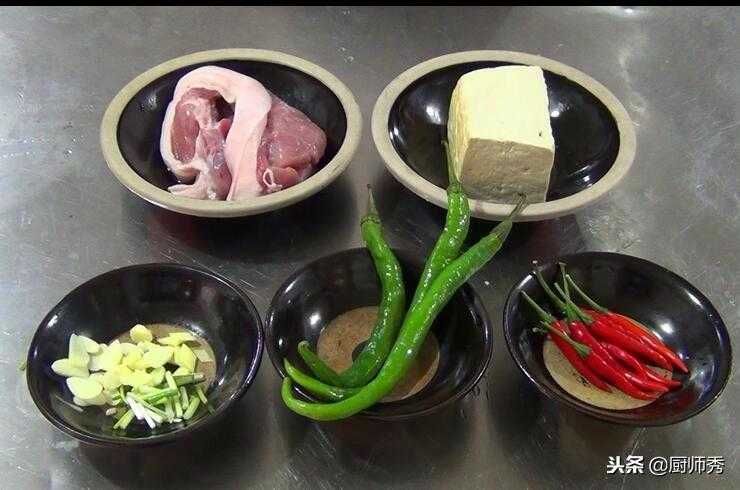 入冬后不吃这道菜可惜了，肉香与豆腐香完美结合，男女老少都爱吃