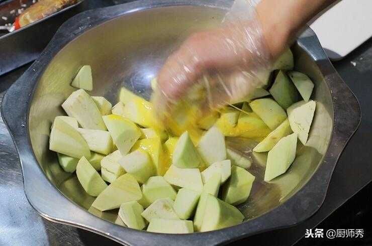 个茄子，2个番茄，大厨教你做传统红烧茄子，鲜香适口下饭必备"