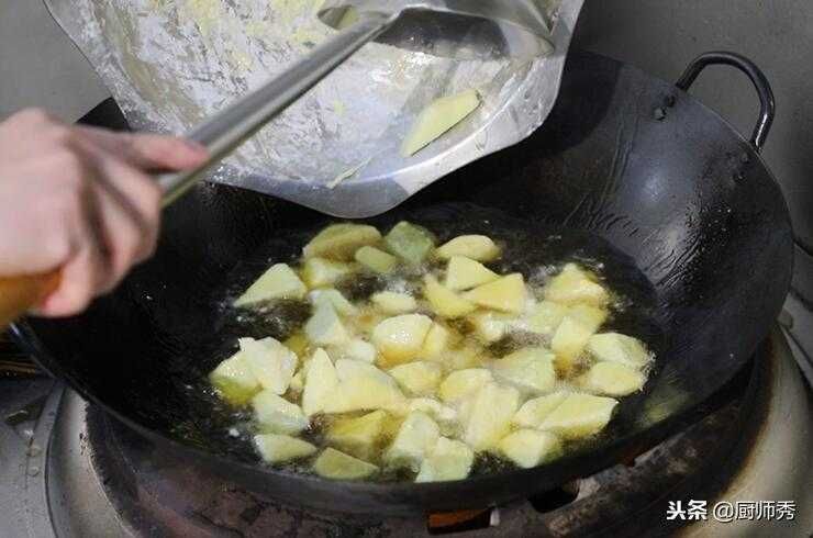 个茄子，2个番茄，大厨教你做传统红烧茄子，鲜香适口下饭必备"