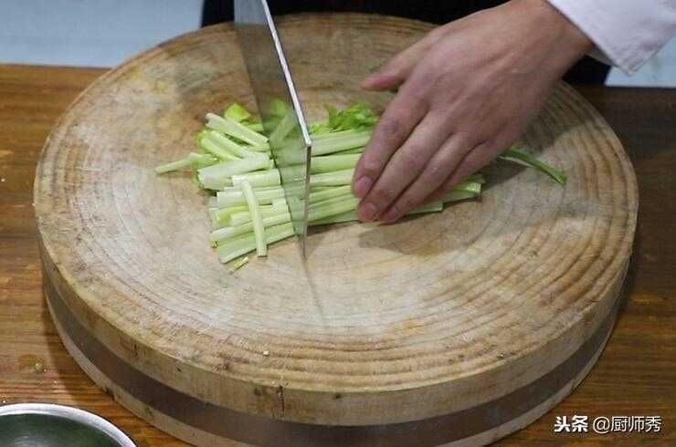 教你做一道鲜椒巴掌牛肉，口感鲜嫩，椒香浓郁，下饭必备