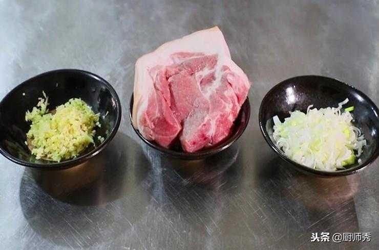 大厨教你做：灌汤水饺的制作方法，配料超详细，厨房小白也能学会