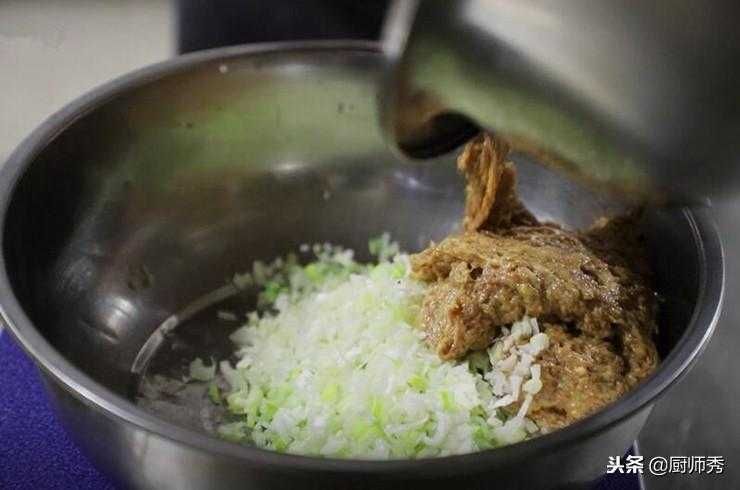 大厨教你做：灌汤水饺的制作方法，配料超详细，厨房小白也能学会