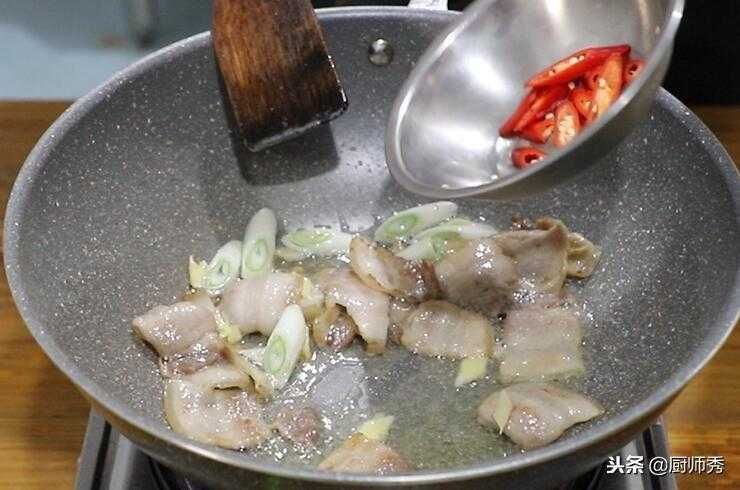 冬天最爱这锅炖菜：老豆腐炖五花肉，制作简单一看就会