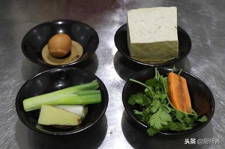 用豆腐炸的丸子你吃过吗？外酥里嫩、鲜香适口，制作超简单