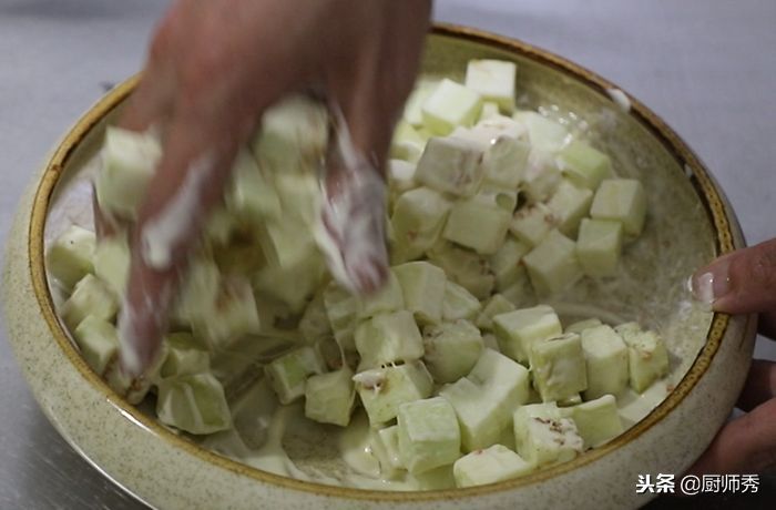 茄子别再红烧了，试试这个方法，即可当甜菜也可做零食