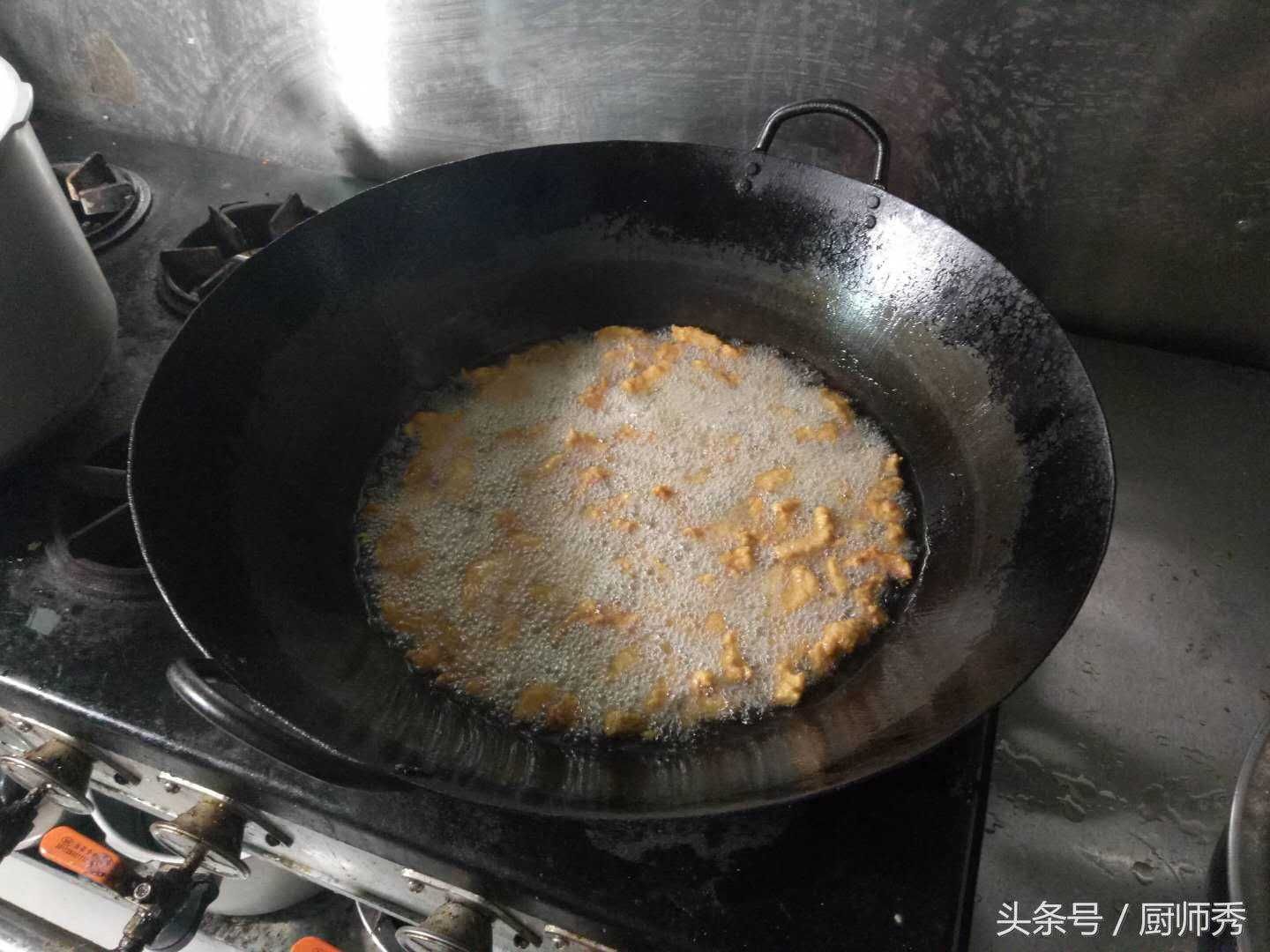 大厨教你做干炸小酥肉，学会这个方法，做蒸酥肉、酸汤酥肉更容易