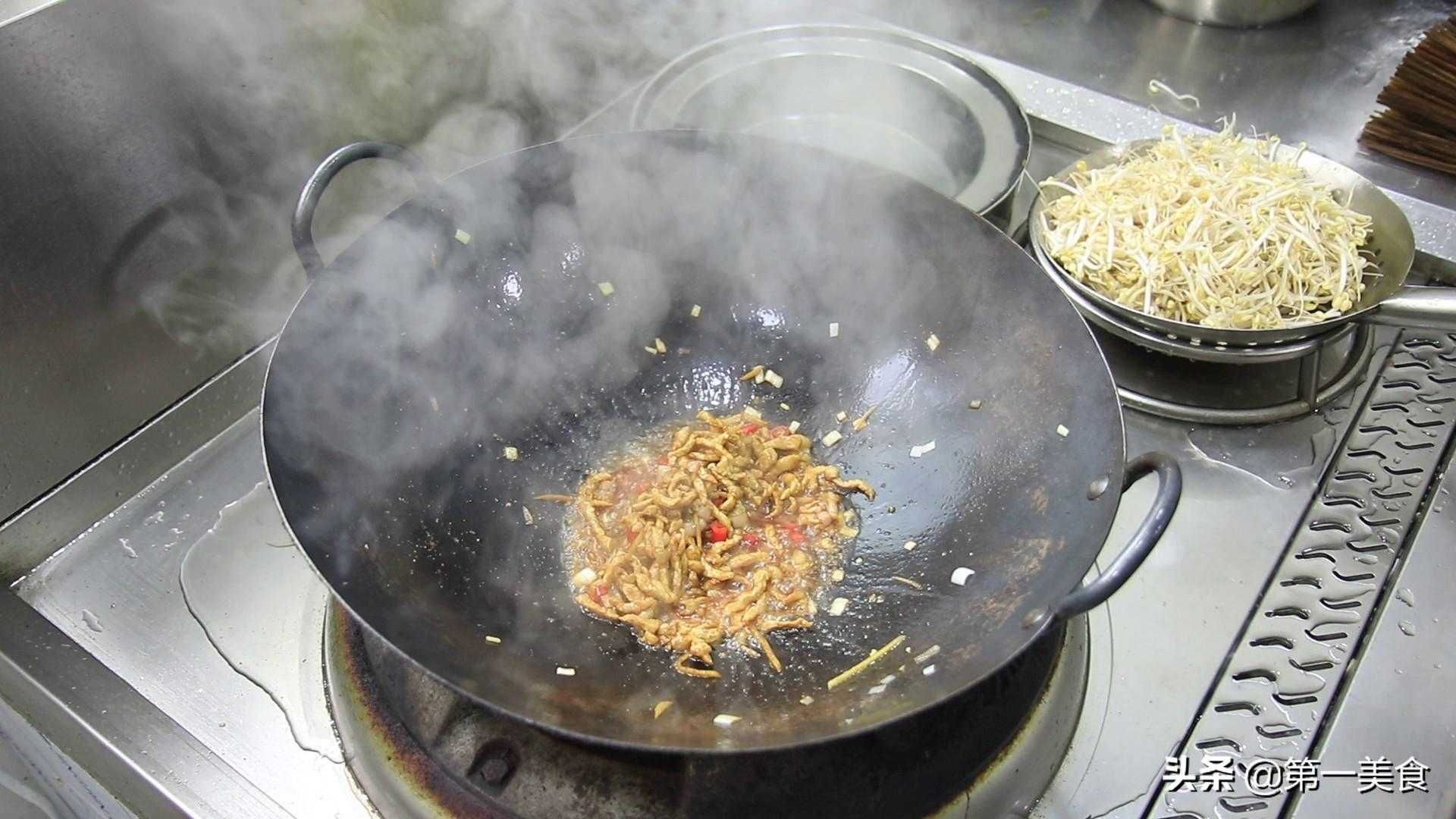 绿豆芽炒肉