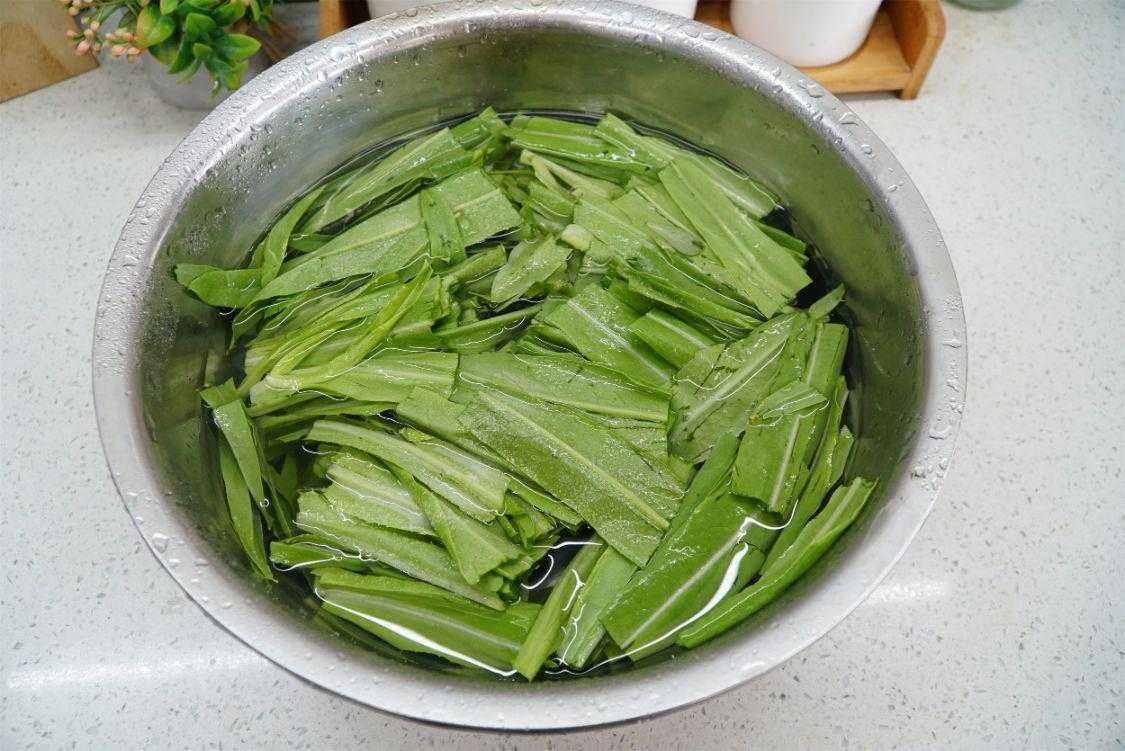 鲮鱼油麦菜