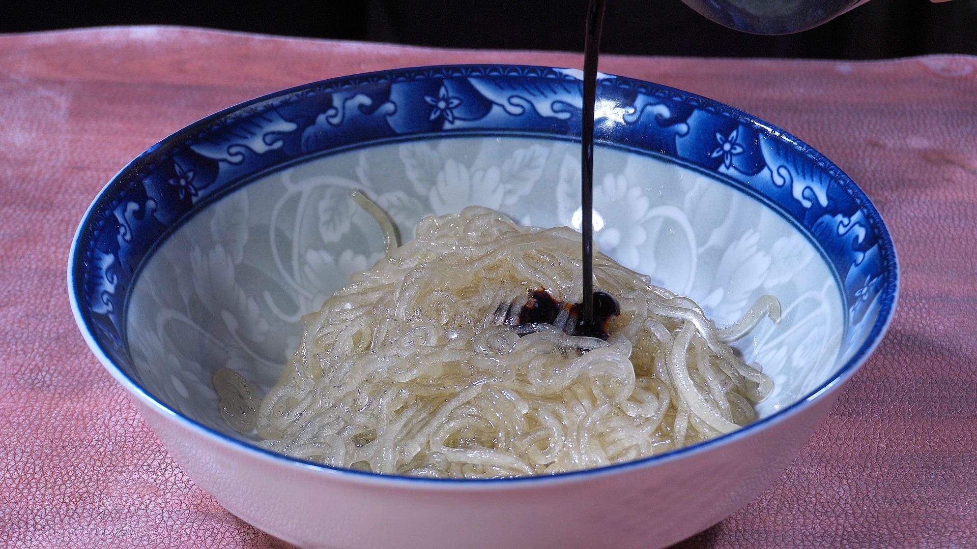 粉条如何炒不粘锅不成坨？芹菜怎么炒更入味？师傅技巧全教你