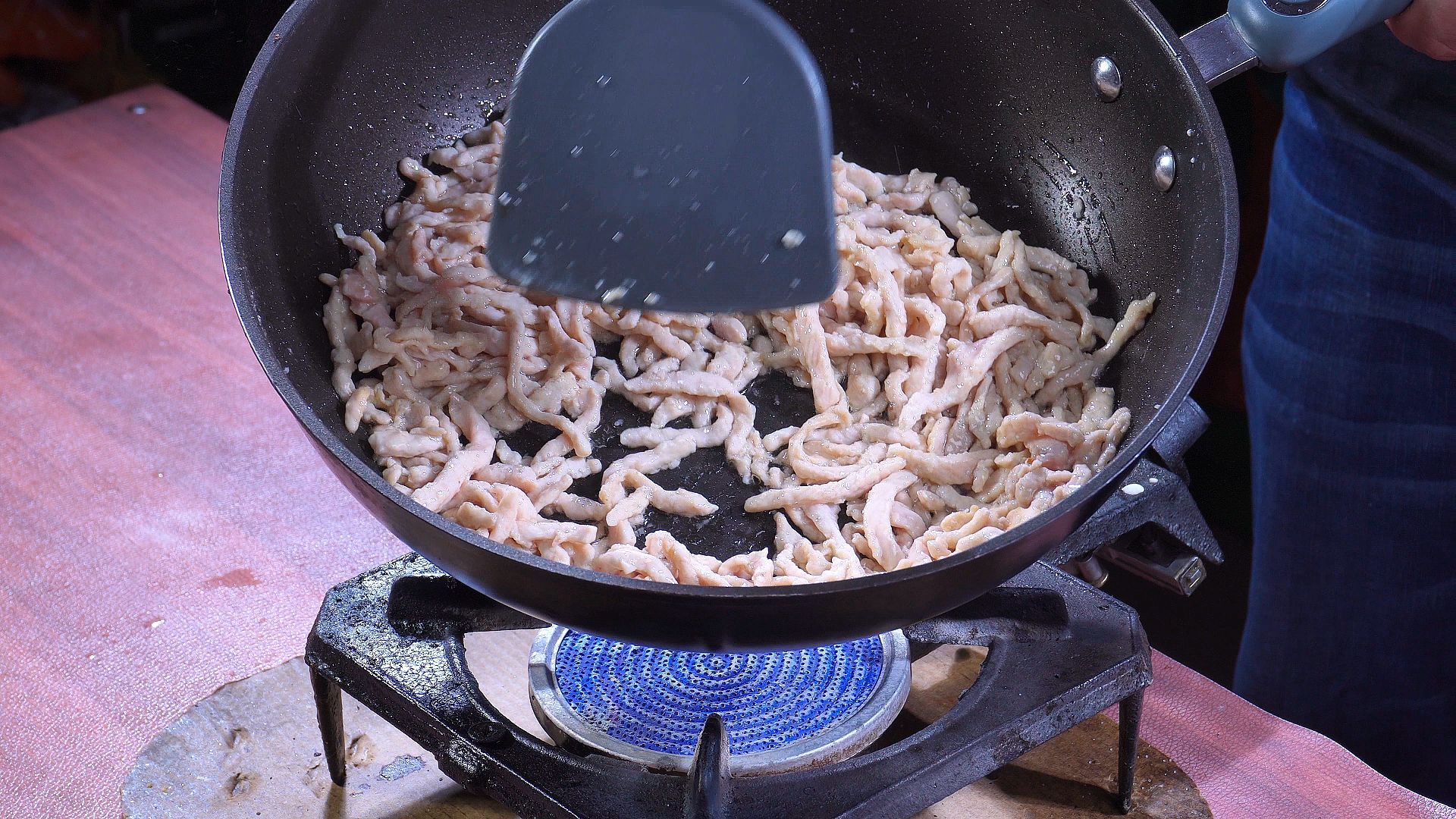 鱼香肉丝想要好吃，不能乱加调料，牢记这个配方，口味堪比饭店