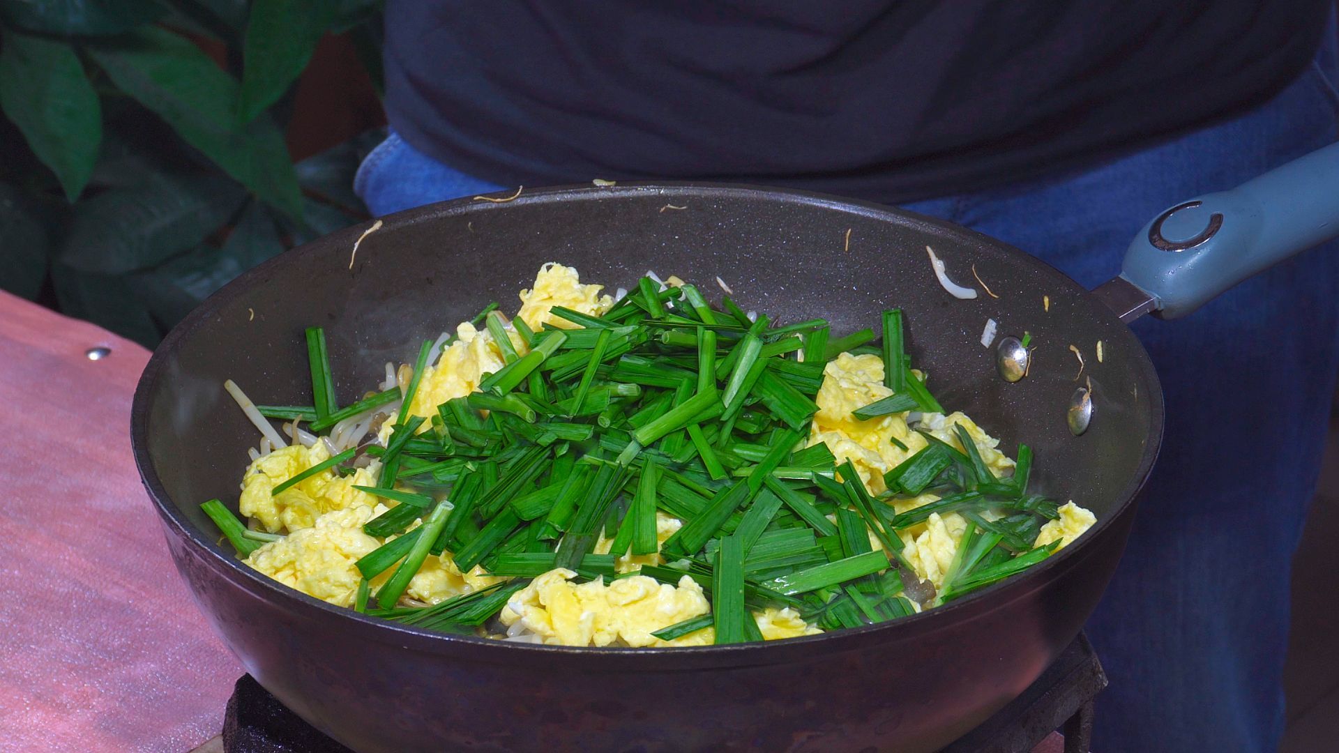 揭秘餐厅招牌菜，绿豆芽炒鸡蛋，清香脆嫩下酒下饭，收藏了