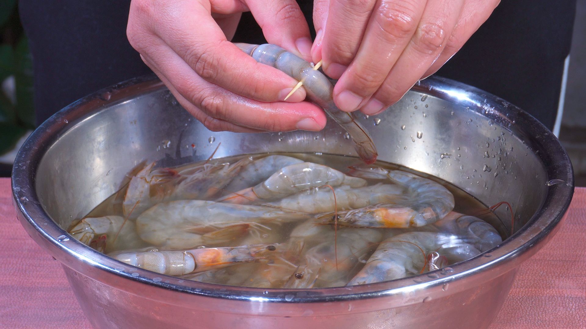 立夏多吃蒜蓉大虾，老师傅教你正确做法，蒜香浓郁，好吃解馋