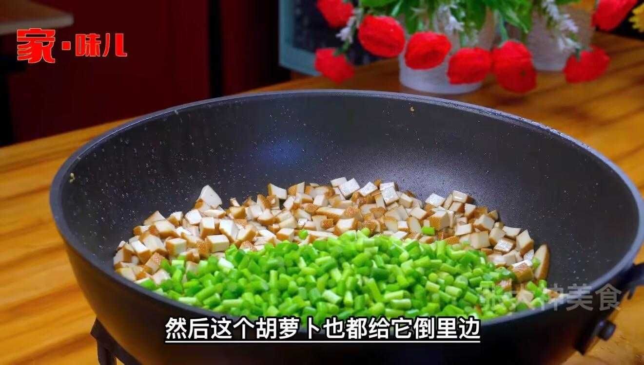 老师傅自创拿手菜，香干炒蛋，日卖600份，做法大揭秘，收藏了